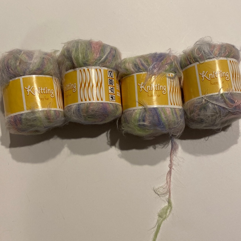 Knitting Fuzzy Fur Multicolor Yarn 4 Skeins New .4 oz/65 yds (e) - Picture 1 of 6